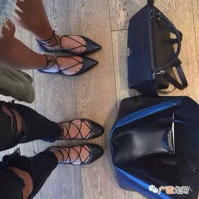 明星穿什么品牌衣服吗（明星穿的品牌衣服有哪