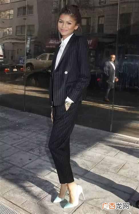 明星穿什么品牌衣服吗（明星穿的品牌衣服有哪