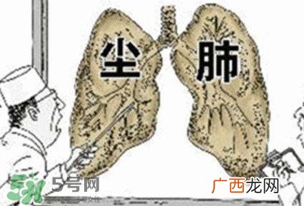 一般几年时间会有尘肺病？尘肺病的早期症状