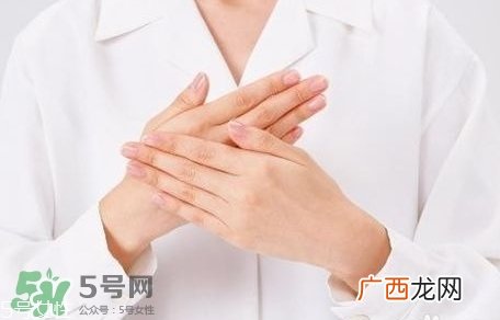 手总出汗是怎么回事_手总出汗是什么原因