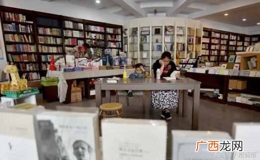 在学校边上能做什么生意（学校边上什么生意好