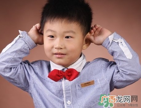 耳朵上有个小眼是什么_耳朵上有个小眼好不好