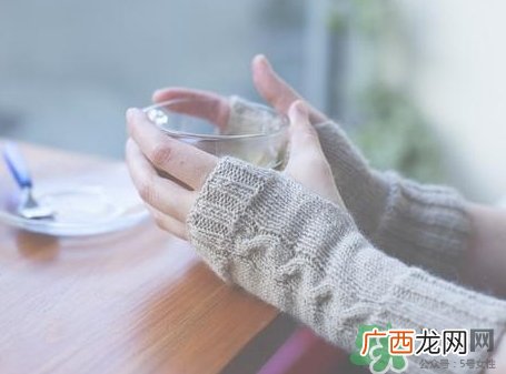 夏天手冰凉是怎么回事_夏天手冰凉怎么办