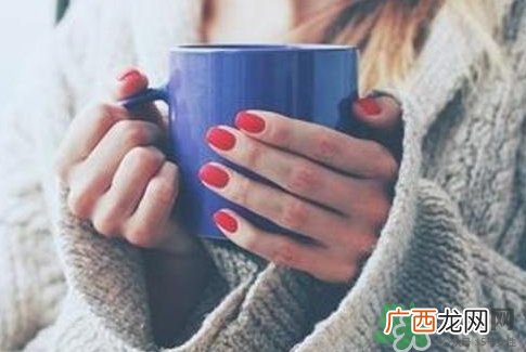夏天手冰凉是怎么回事_夏天手冰凉怎么办