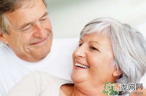 老年斑吃什么能去掉？如何预防老年斑