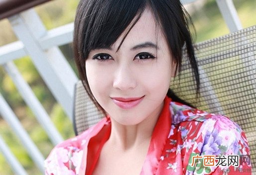 睡觉起来掉头发正常吗_为什么睡觉起来掉头发