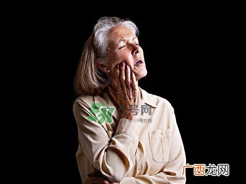 牙龈肿痛是什么原因引起的?牙龈肿痛的原因