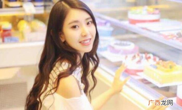 夸女生漂亮的话幽默点的 夸一个女生漂亮的句子