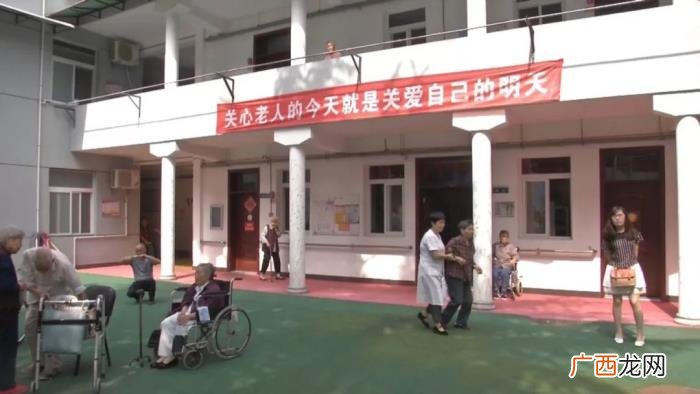 好护工打着灯笼也难找 男护工陪护老人一个月多少钱