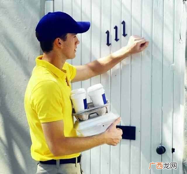 揭开真实收入 快递小哥能赚到多少钱