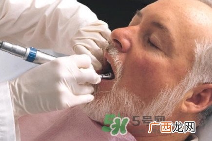 牙齿松动吃什么药有效？牙齿松动是缺钙吗