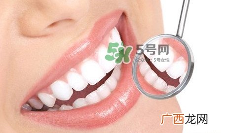 牙齿缝隙大怎么办？牙缝大带牙套有用吗