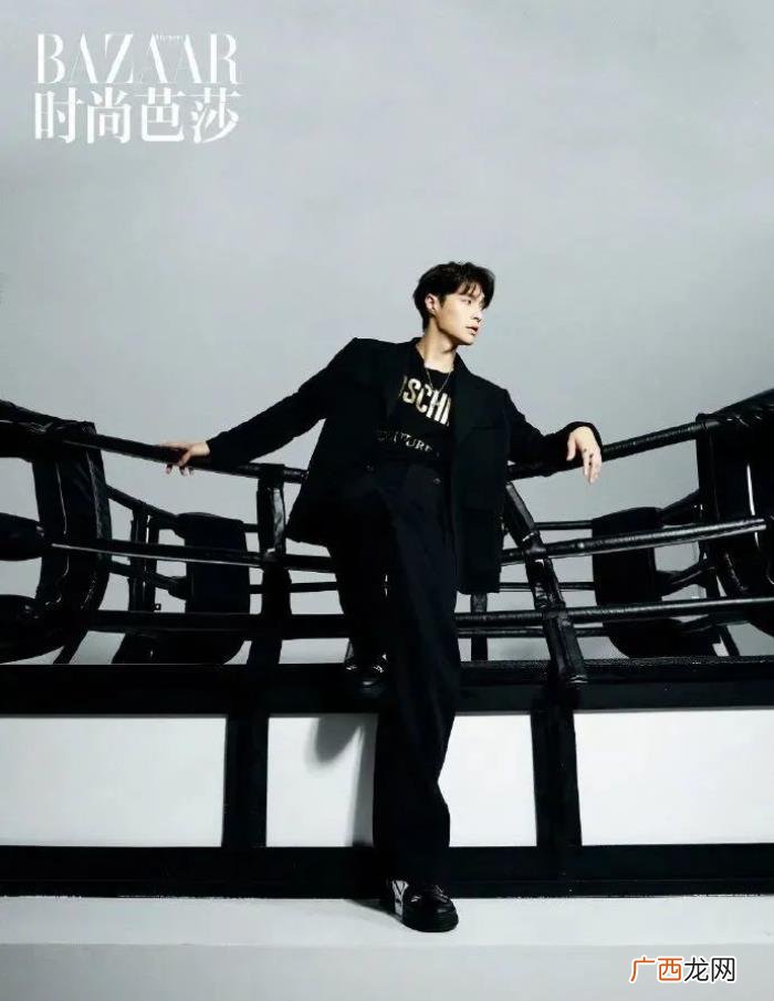 张艺兴跳的舞，张艺兴跨年舞台的唱跳live可太太太绝了