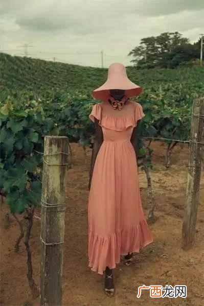 什么颜色适合夏天（夏天适合穿什么颜色衣服好