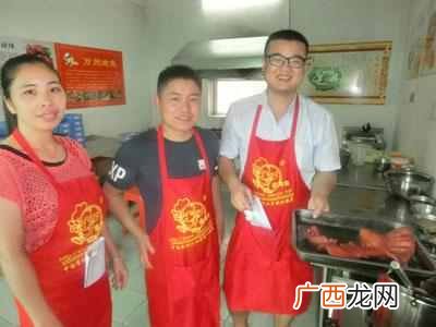 男的摆地摊适合卖什么(男人摆摊卖小吃怎么样