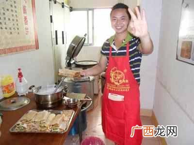 男的摆地摊适合卖什么(男人摆摊卖小吃怎么样