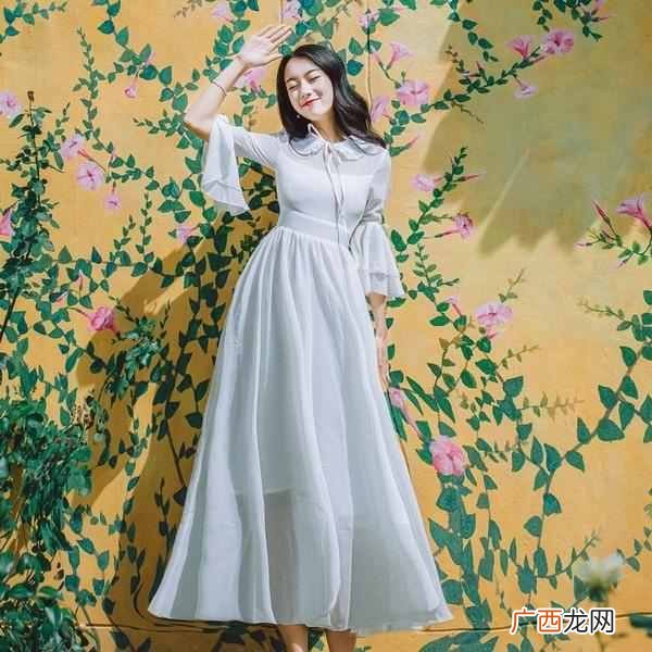 喇叭上衣下面配什么(喇叭袖上衣配什么下装好