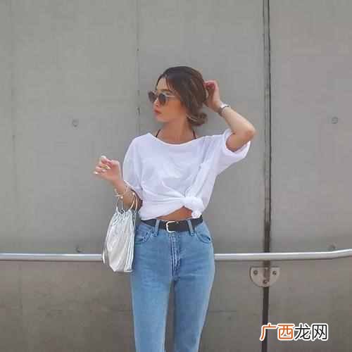 宽松长t恤搭配什么下装（女生宽松长t恤怎么搭配