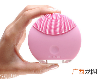 luna洁脸仪可以卸妆吗？能够深层清洁肌肤污垢