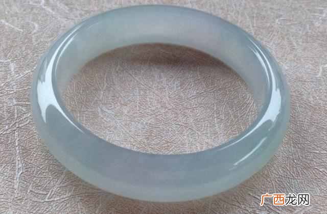 晶之梦A货翡翠什么价格（翡翠手镯A货什么价位呢