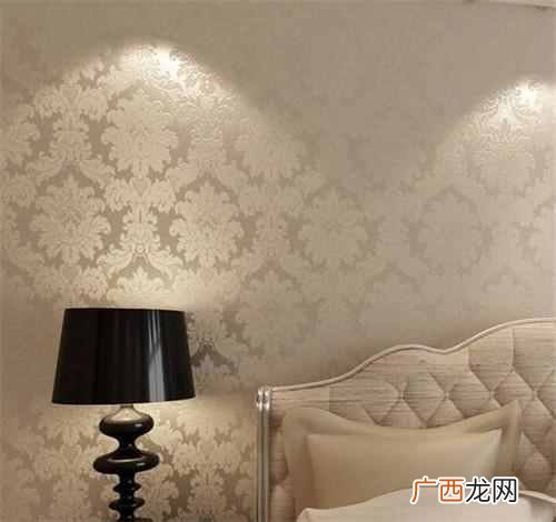 自己在家怎么贴墙纸 家里贴什么墙纸比较好