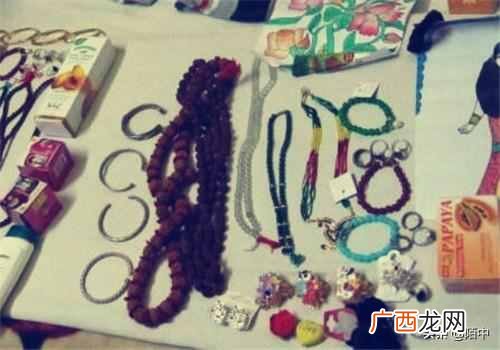 摆地摊批发什么能赚钱（现在摆地摊批发什么卖
