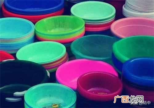 摆地摊批发什么能赚钱（现在摆地摊批发什么卖