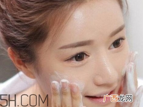 皮肤过敏是什么原因引起的？皮肤过敏和荨麻疹的区别