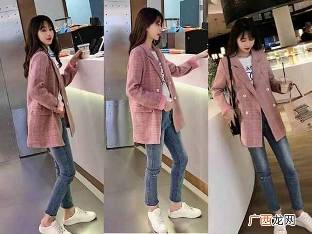 外套是粉色里面穿什么（女生粉色外套里面搭配