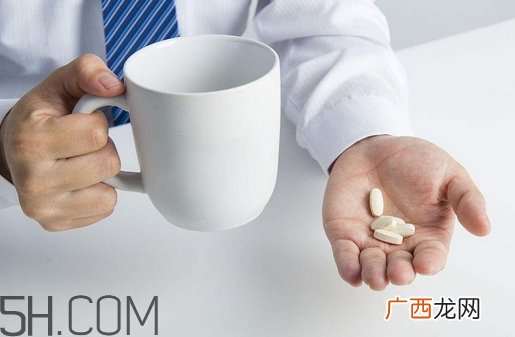 早餐前吃药好还是早餐后吃药好?