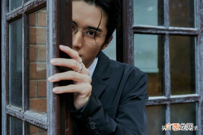 张新成穿女装，张新成这些年成长的不仅是他的女装扮相