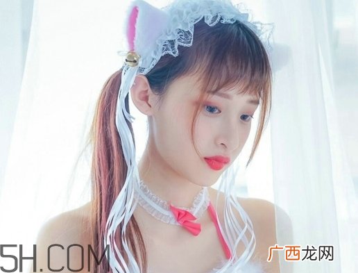 早上起来尿液很黄是怎么回事_早上起来尿液很黄正常吗
