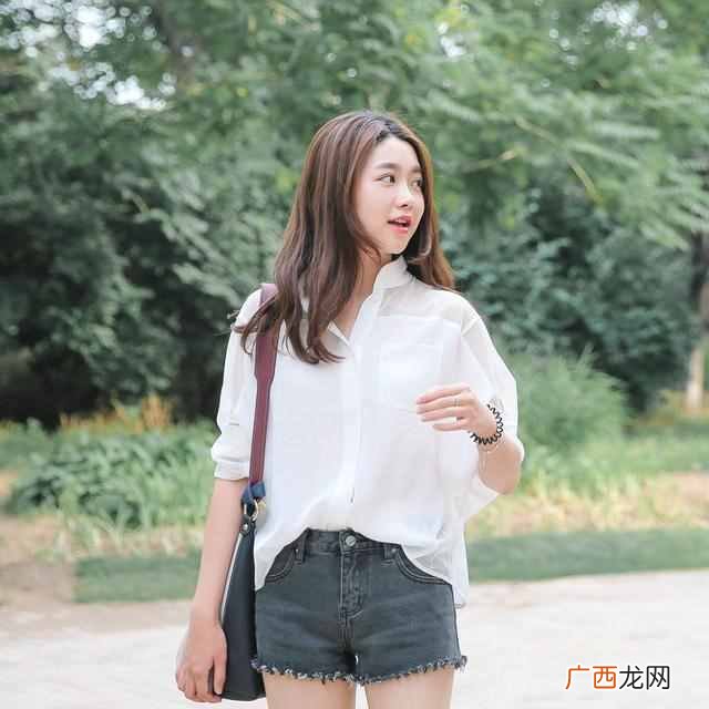 白衬衫搭配穿什么好（白衬衫下面搭配什么好看