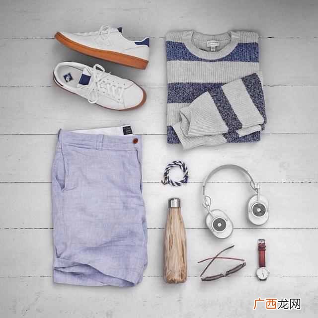 男生短裤上穿什么搭配（男生穿短裤上身怎么搭