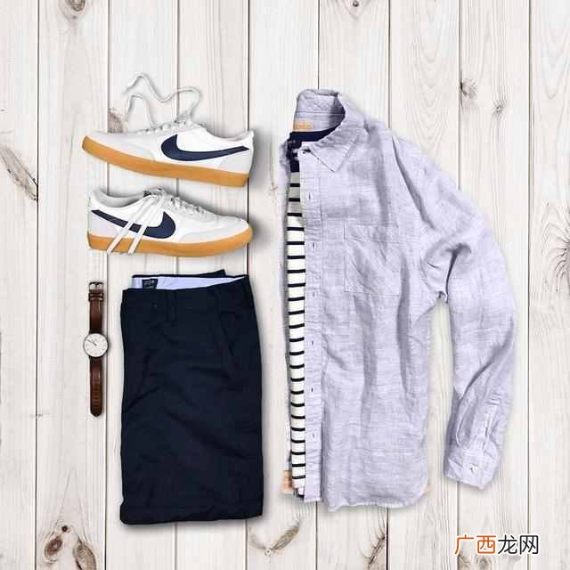 男生短裤上穿什么搭配（男生穿短裤上身怎么搭