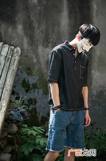 男生短裤配什么短袖（男士短裤搭配哪些上衣好