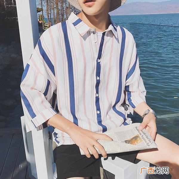 男生短裤配什么短袖（男士短裤搭配哪些上衣好
