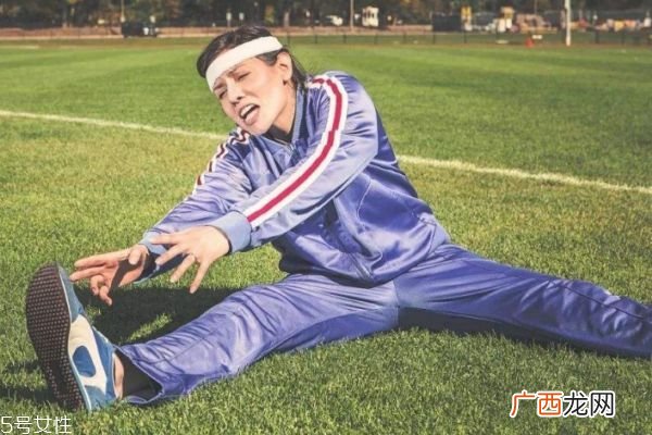 抽筋是什么原因造成的呢睡觉为什么会腿抽筋