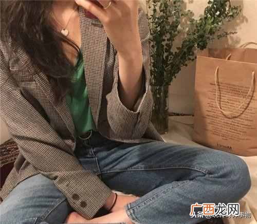 格子的衣服配什么下装好（格子的服装如何搭配