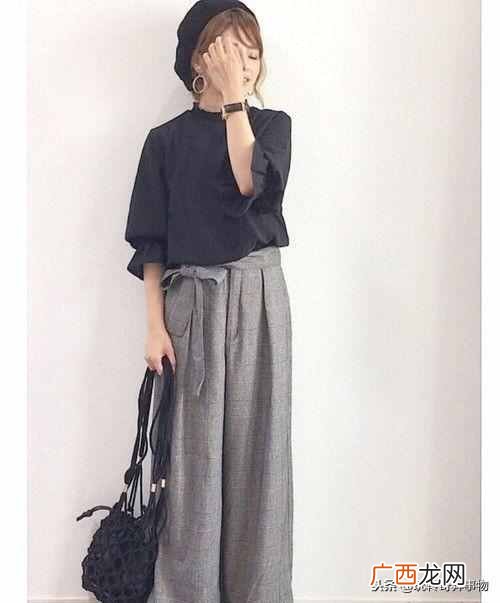 格子的衣服配什么下装好（格子的服装如何搭配