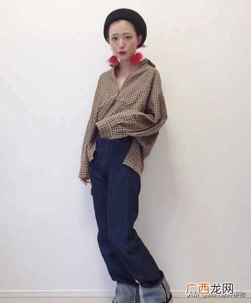 格子的衣服配什么下装好（格子的服装如何搭配