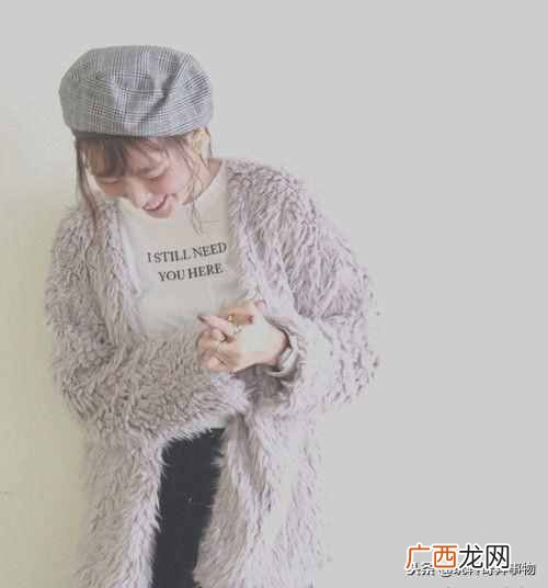 格子的衣服配什么下装好（格子的服装如何搭配