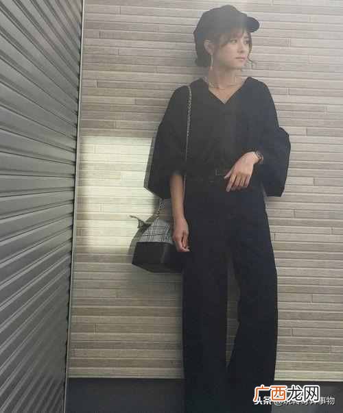 格子的衣服配什么下装好（格子的服装如何搭配