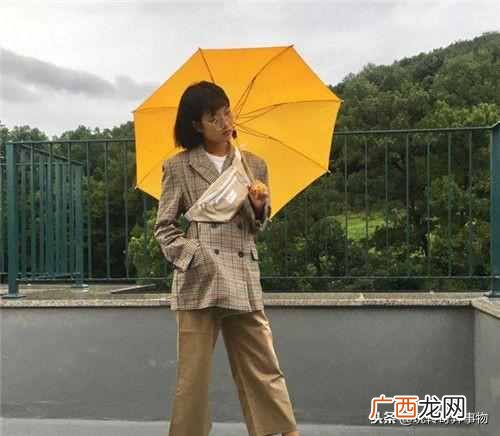 格子的衣服配什么下装好（格子的服装如何搭配