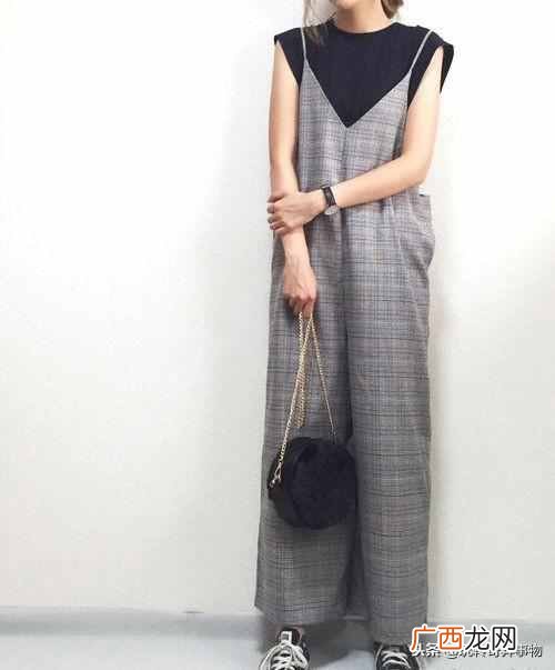 格子的衣服配什么下装好（格子的服装如何搭配