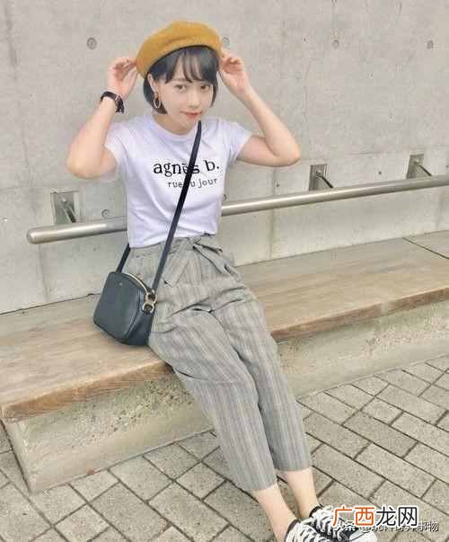 格子的衣服配什么下装好（格子的服装如何搭配