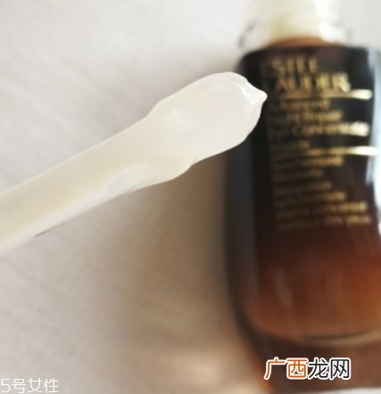 雅诗兰黛精华液多少钱？年轻肌肤的秘密