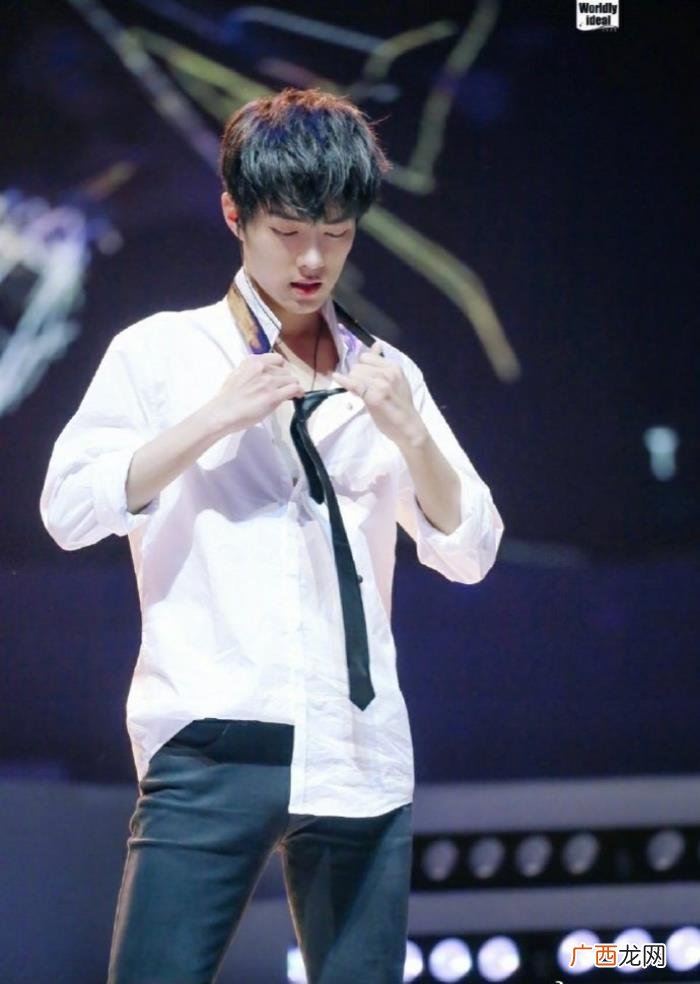 领带舞肖战，肖战打领带简直绝了