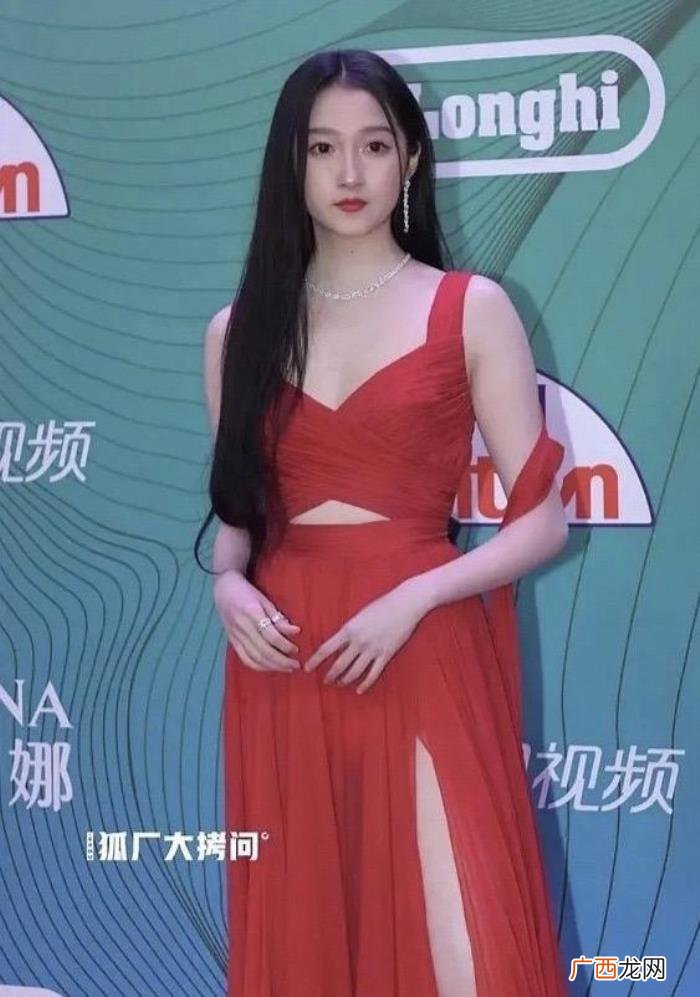 关晓彤生图比精修好看，精修图生图差别太大