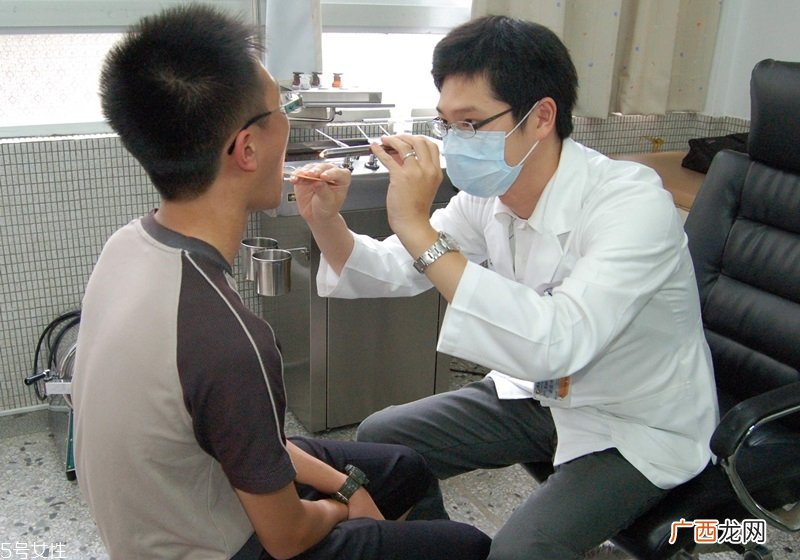 鱼刺卡在喉咙怎么办唯一正解就医